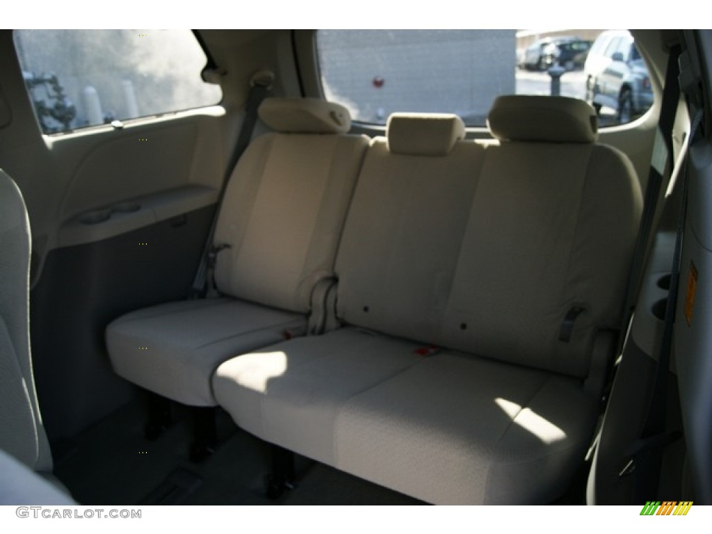 2012 Sienna LE AWD - Silver Sky Metallic / Light Gray photo #10