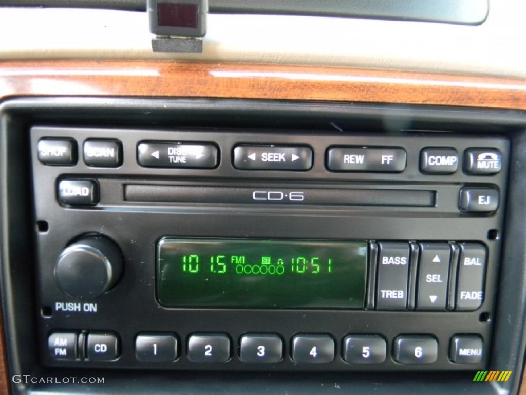 2003 Ford Windstar SEL Audio System Photos