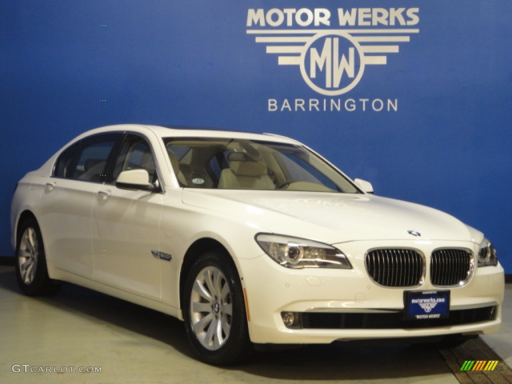 Alpine White BMW 7 Series