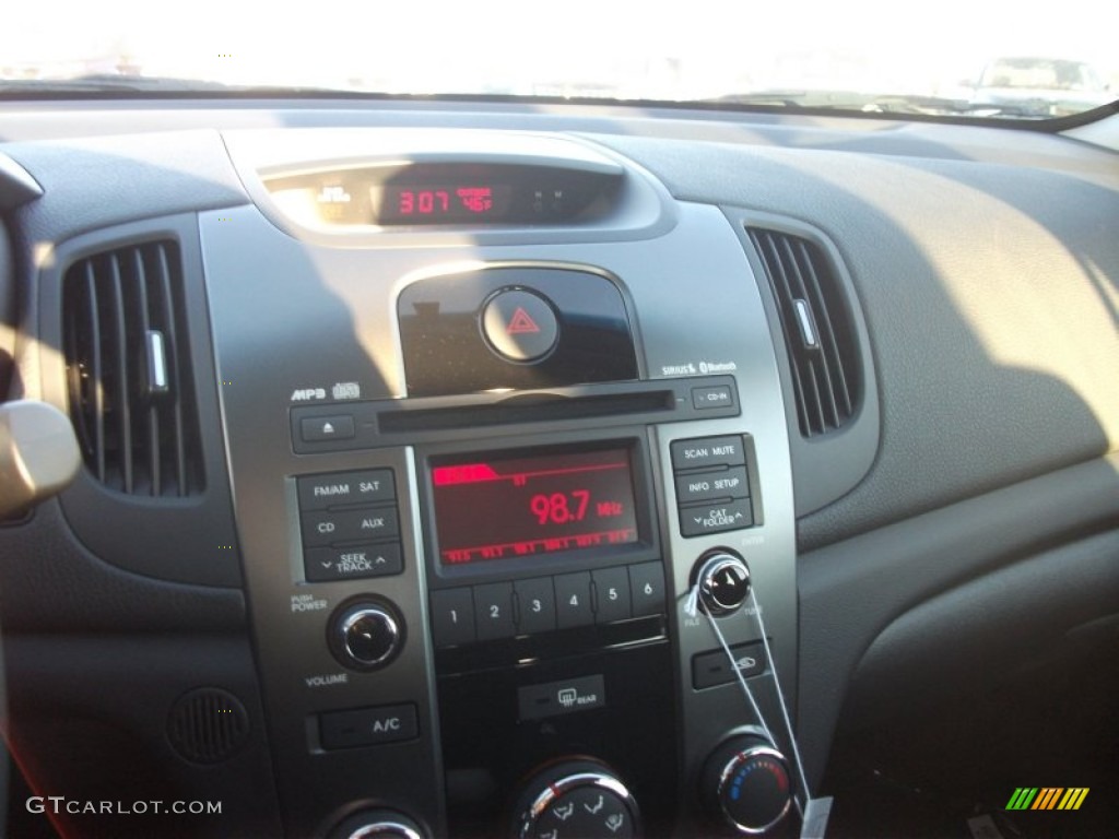 2012 Forte SX - Clear White / Stone photo #13