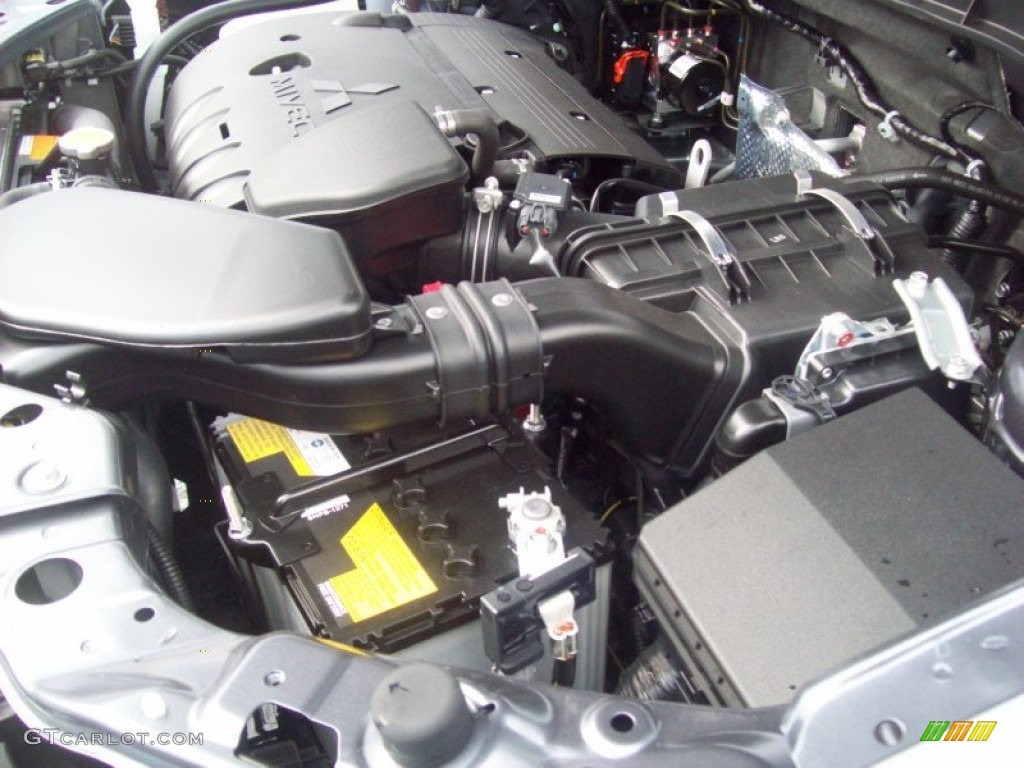 2012 Mitsubishi Outlander SE Engine Photos