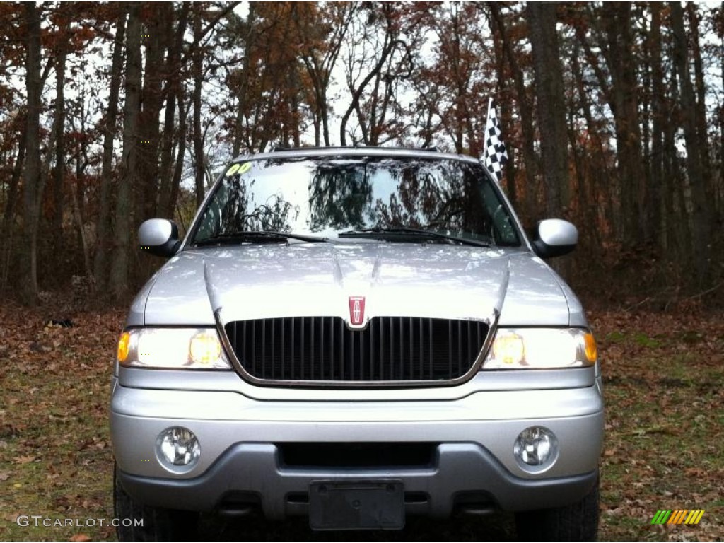 2000 Navigator 4x4 - Silver Metallic / Medium Graphite photo #2