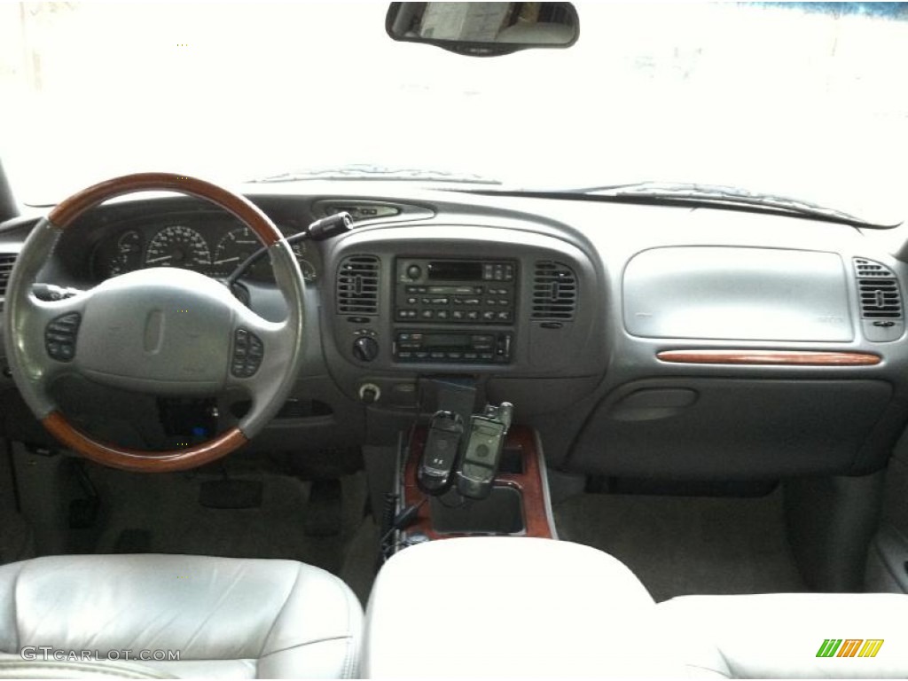2000 Navigator 4x4 - Silver Metallic / Medium Graphite photo #17