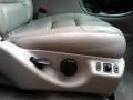 2000 Silver Metallic Lincoln Navigator 4x4  photo #23