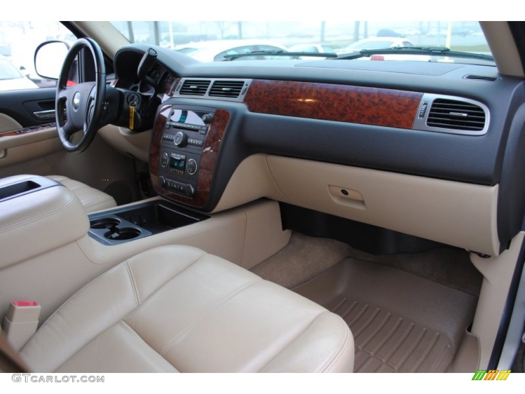 2007 Chevrolet Avalanche LT 4WD Ebony/Light Cashmere Dashboard Photo #57459175