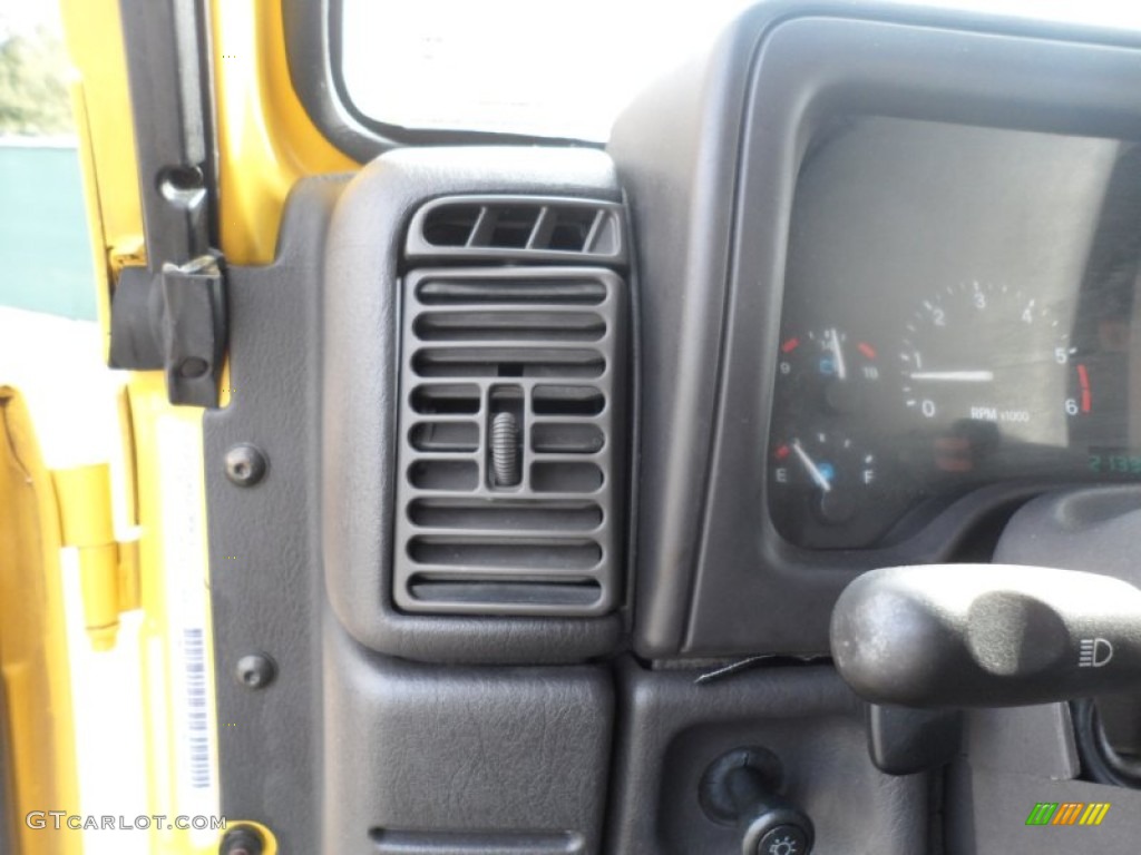 2000 Wrangler Sport 4x4 - Solar Yellow / Agate photo #41