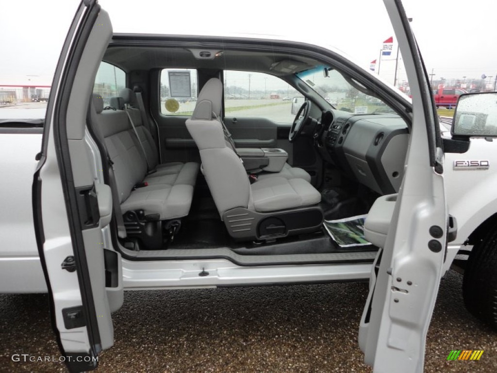 2005 F150 STX SuperCab - Silver Metallic / Medium Flint Grey photo #24