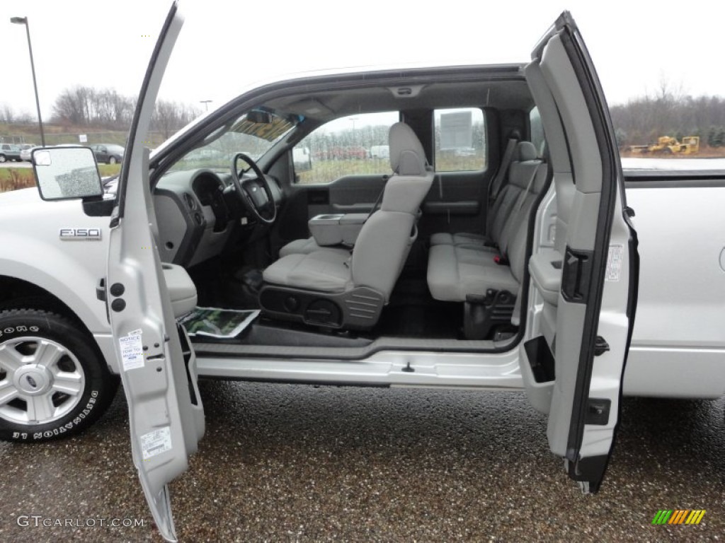 2005 F150 STX SuperCab - Silver Metallic / Medium Flint Grey photo #25