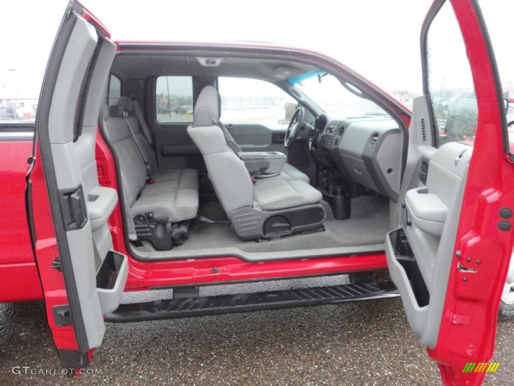 2004 F150 STX SuperCab 4x4 - Bright Red / Medium Graphite photo #24