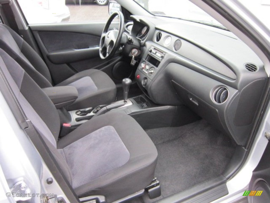 Charcoal Interior 2004 Mitsubishi Outlander XLS AWD Photo #57476788