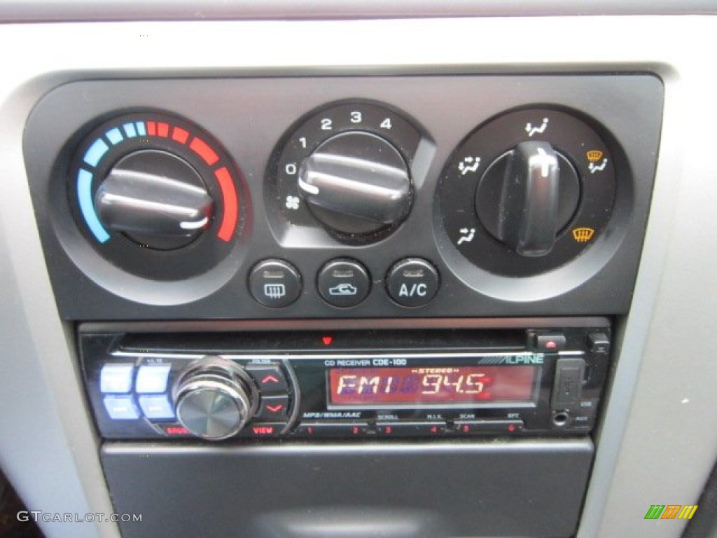 2003 Subaru Baja Sport Controls Photo #57477382