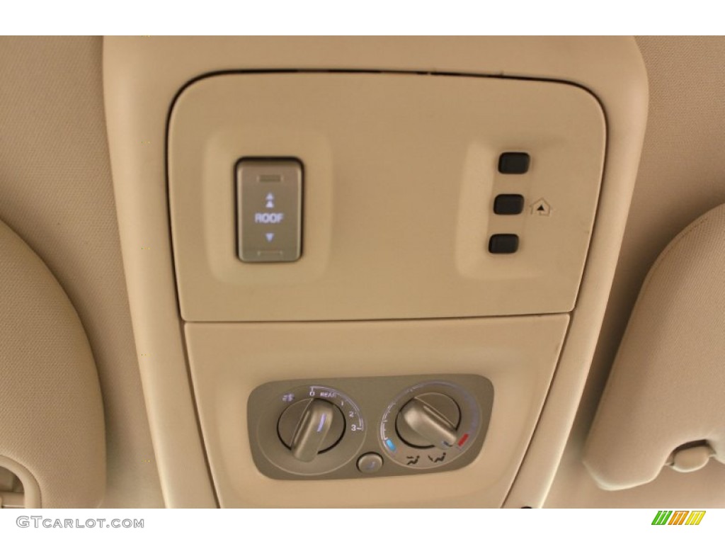 2004 Lincoln Aviator Luxury AWD Controls Photo #57480637