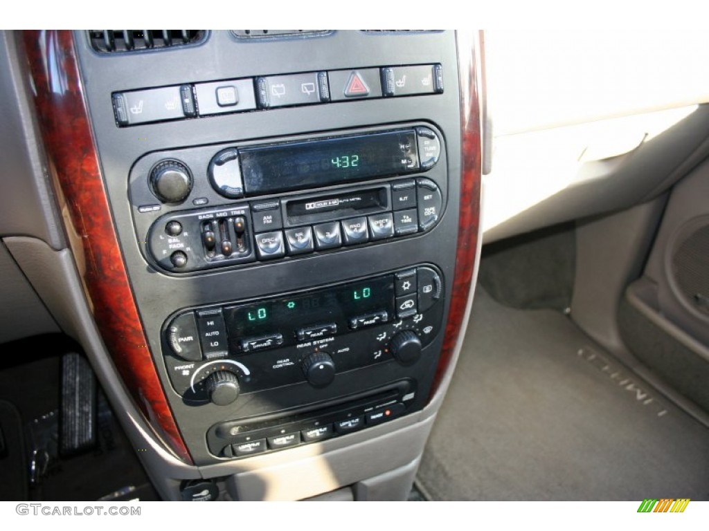 2001 Chrysler Town & Country Limited AWD Controls Photo #57484276