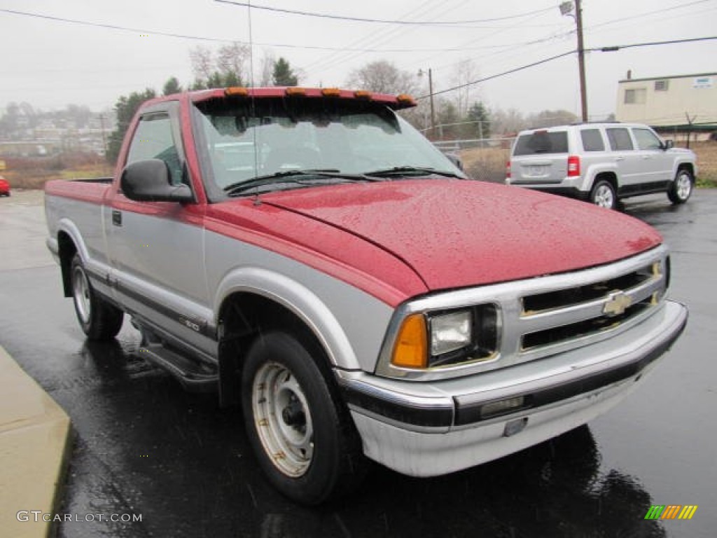 1994 S10 LS Regular Cab - Bright Red / Gray photo #5