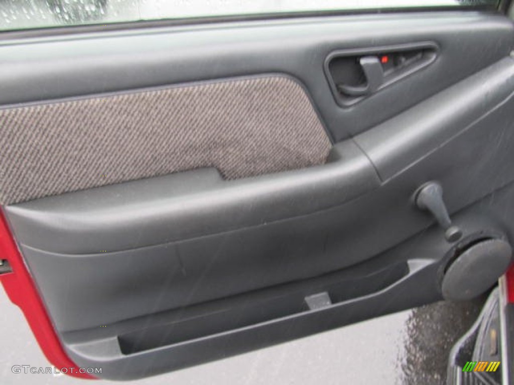 1994 S10 LS Regular Cab - Bright Red / Gray photo #7