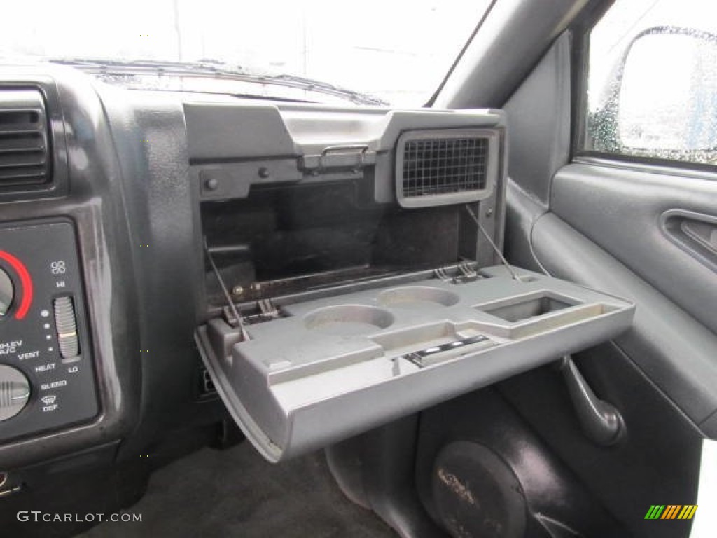 1994 S10 LS Regular Cab - Bright Red / Gray photo #11