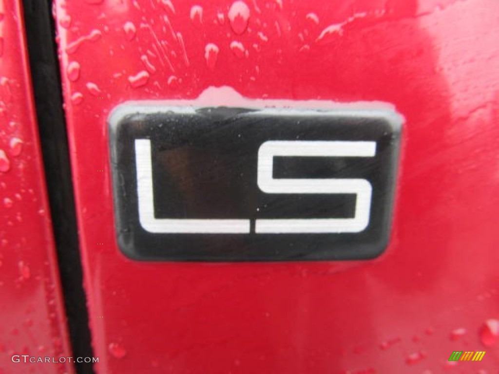 1994 S10 LS Regular Cab - Bright Red / Gray photo #13