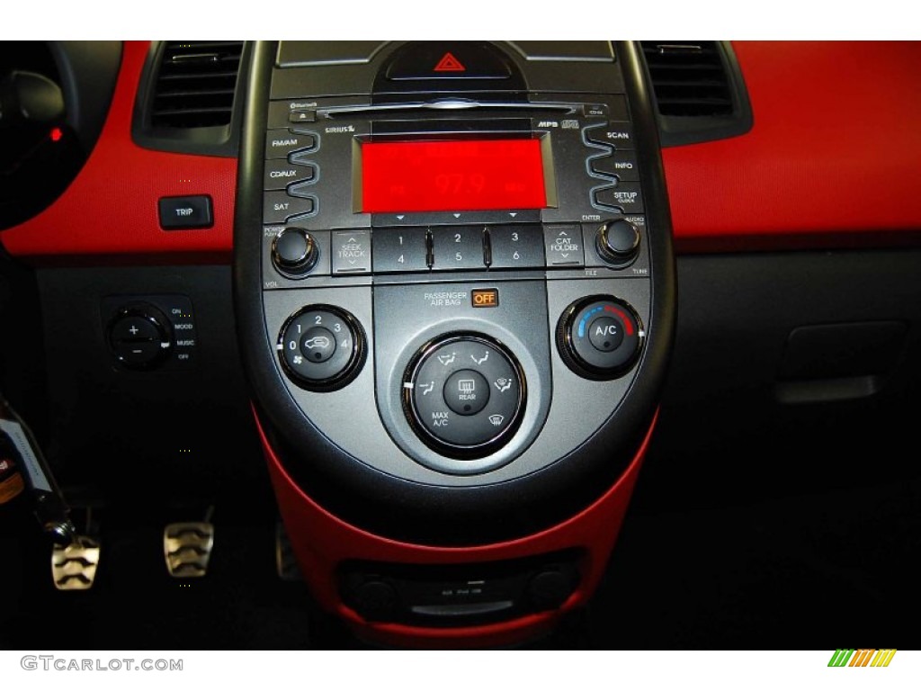 2010 Kia Soul Sport Controls Photo #57488394