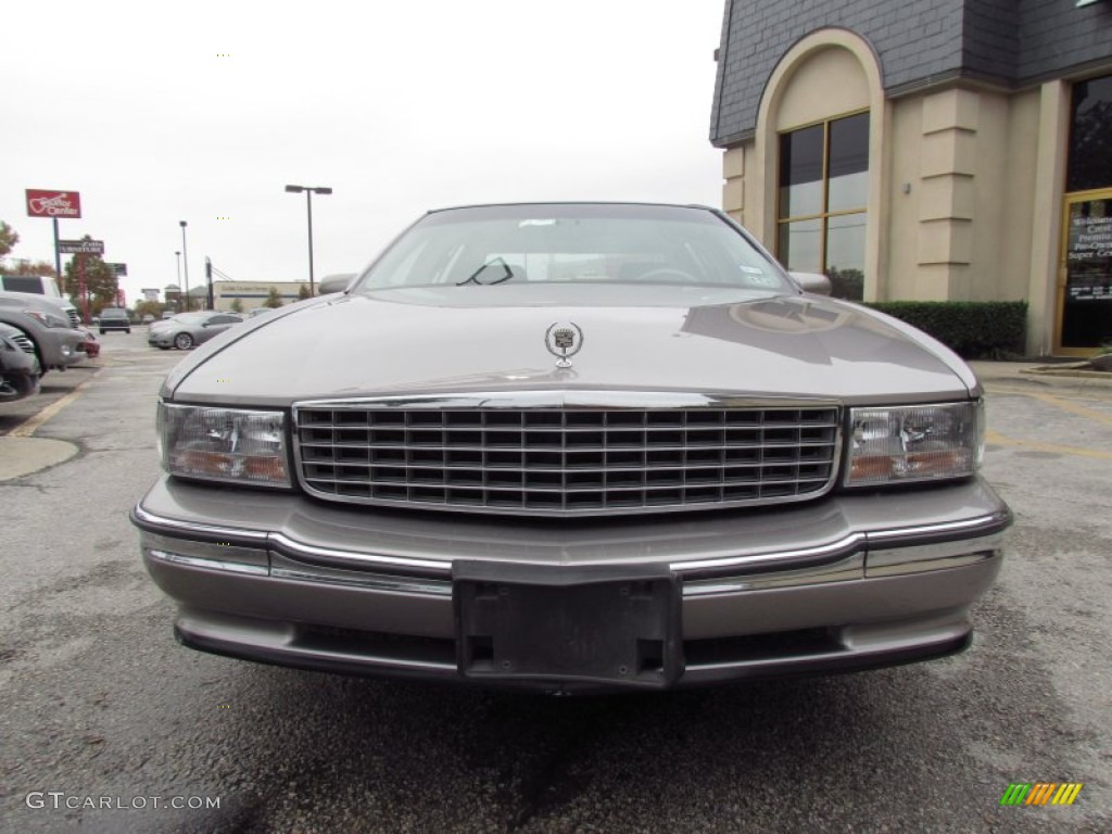 1996 DeVille Sedan - Light Sandrift Metallic / Beige photo #6