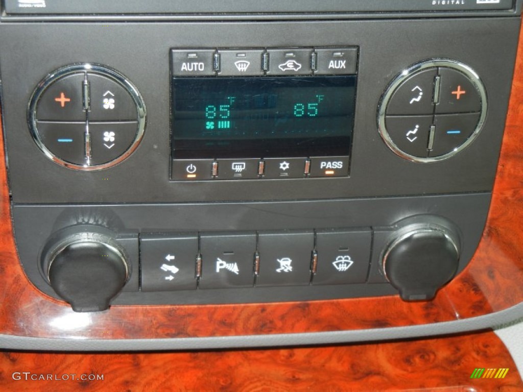 2008 Chevrolet Suburban 1500 LTZ Controls Photo #57496579