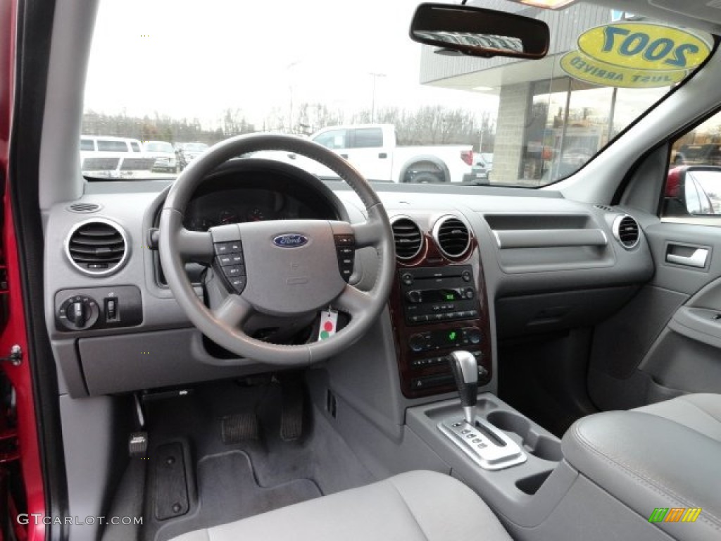 2007 Ford Freestyle SEL Dashboard Photos