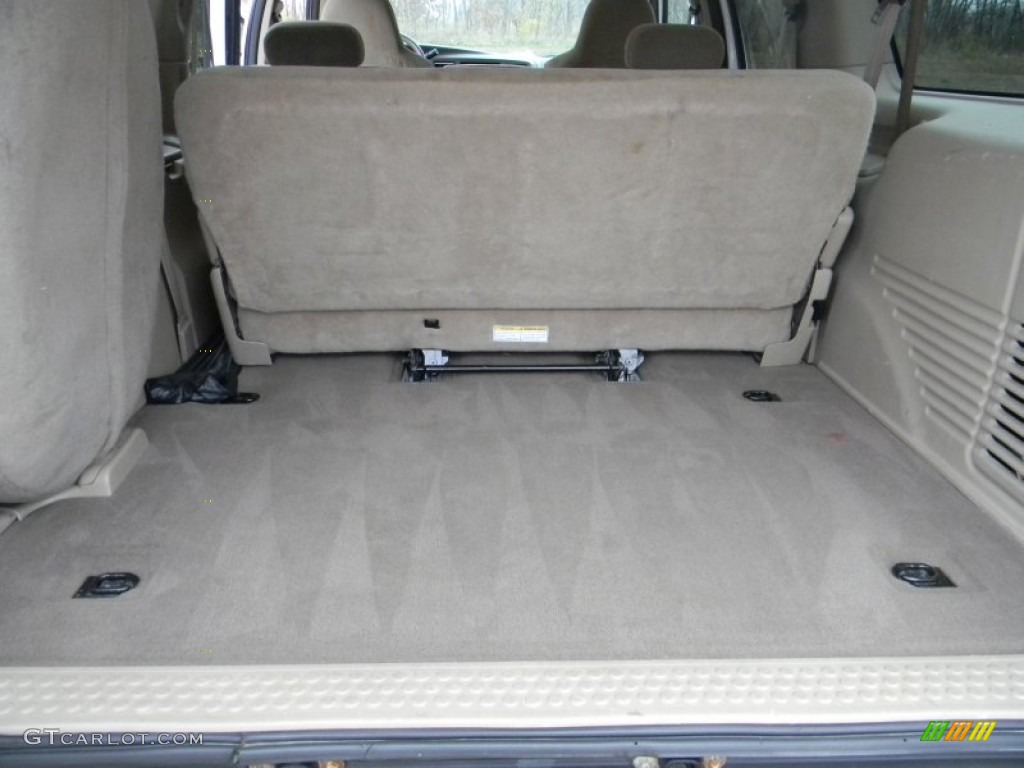 2003 Ford Excursion XLT 4x4 Trunk Photo #57497124