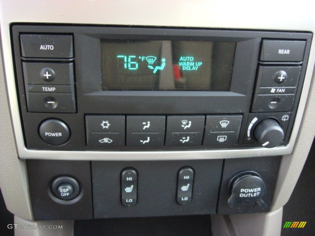 2006 Dodge Durango Limited HEMI 4x4 Controls Photo #57498202