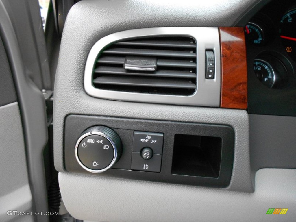 2009 GMC Sierra 1500 SLT Extended Cab Controls Photo #57501196