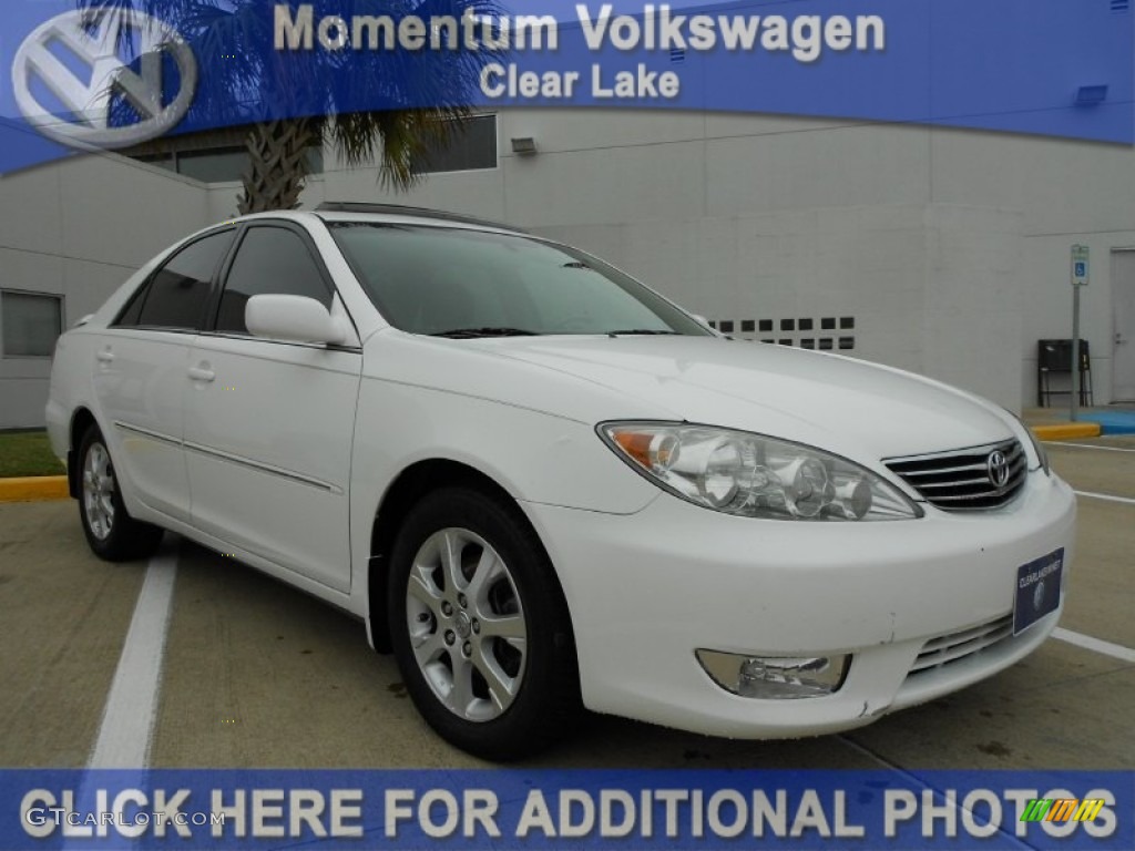 2005 Camry XLE V6 - Super White / Taupe photo #1