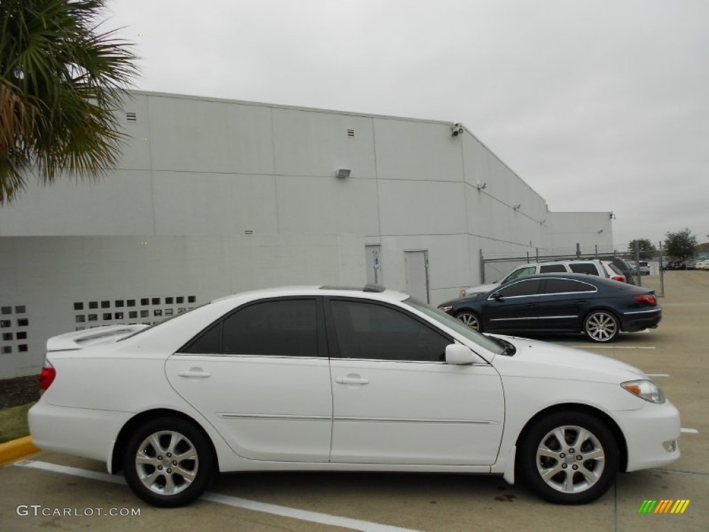 2005 Camry XLE V6 - Super White / Taupe photo #8