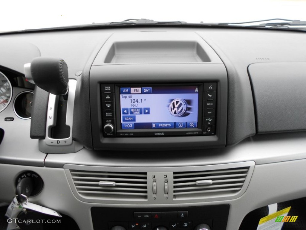 2012 Volkswagen Routan SE Controls Photo #57503548