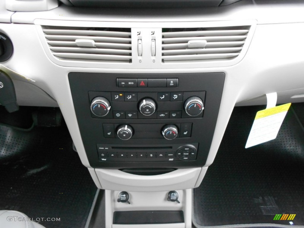 2012 Volkswagen Routan SE Controls Photo #57503558