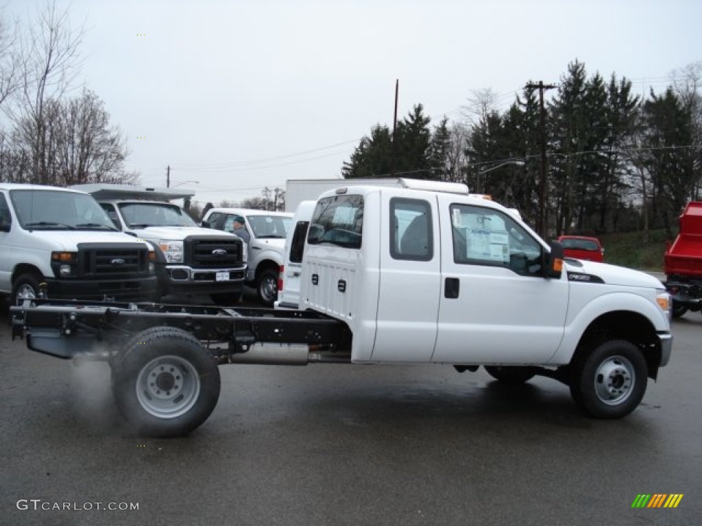 Oxford White Ford F350 Super Duty