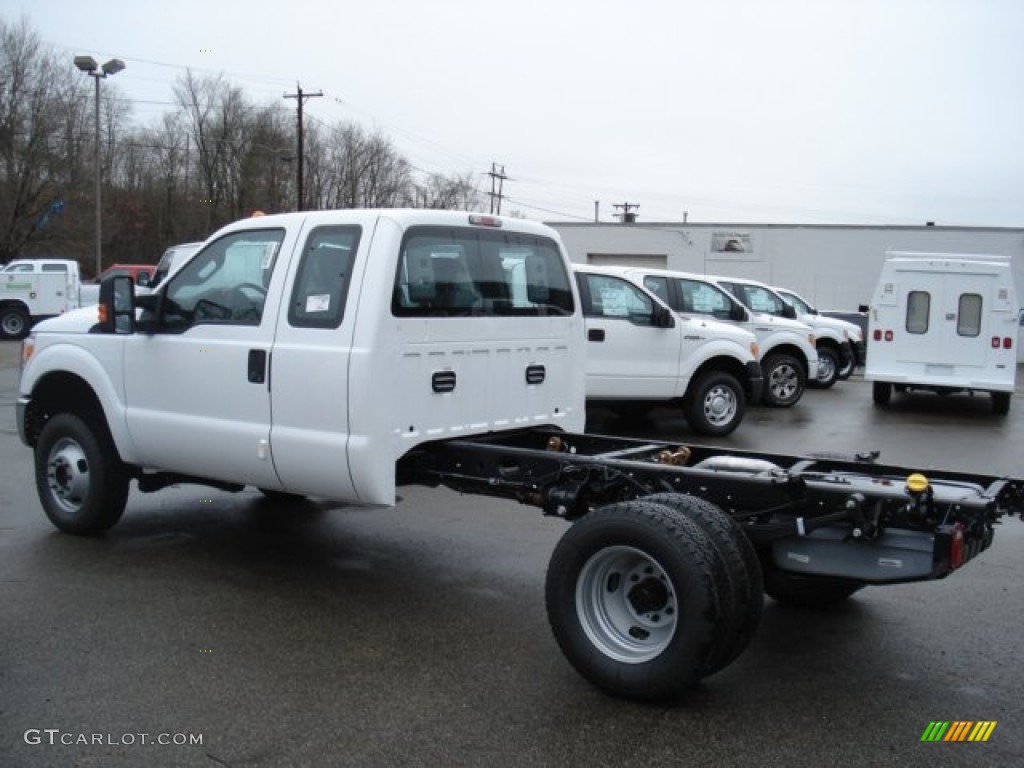Oxford White 2012 Ford F350 Super Duty XL SuperCab 4x4 Dually Chassis Exterior Photo #57506941