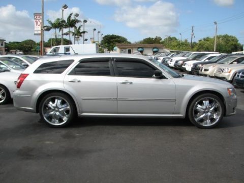 2008 Dodge Magnum SE Data, Info and Specs