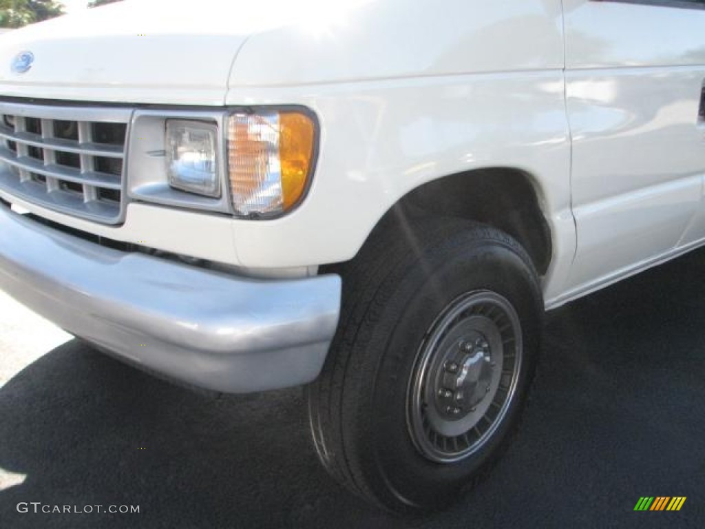 1993 E Series Van E350 Club Wagon 15 Passenger - White / Gray photo #4