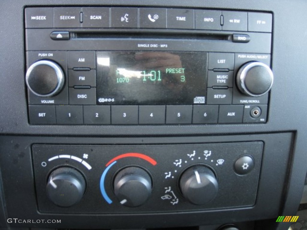 2008 Dodge Dakota ST Crew Cab Audio System Photo #57508950
