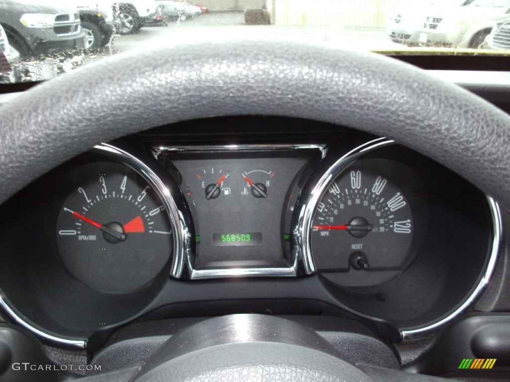 2005 Mustang V6 Deluxe Coupe - Screaming Yellow / Dark Charcoal photo #6