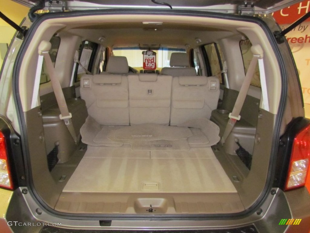 2005 Nissan Pathfinder SE 4x4 Trunk Photo #57520639