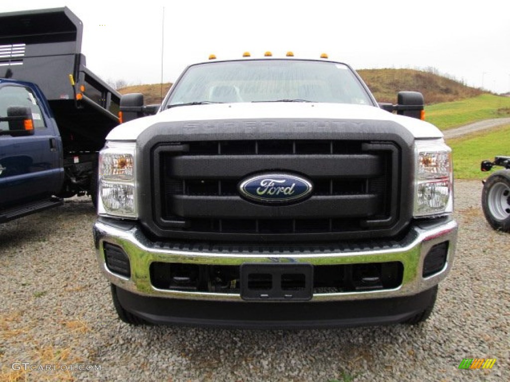 Oxford White 2011 Ford F350 Super Duty XL Regular Cab 4x4 Chassis Commercial Exterior Photo #57523234