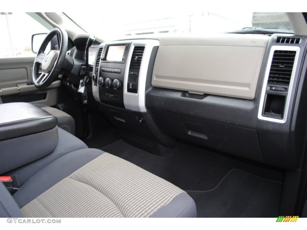 2009 Ram 1500 SLT Quad Cab 4x4 - Brilliant Black Crystal Pearl / Dark Slate/Medium Graystone photo #4