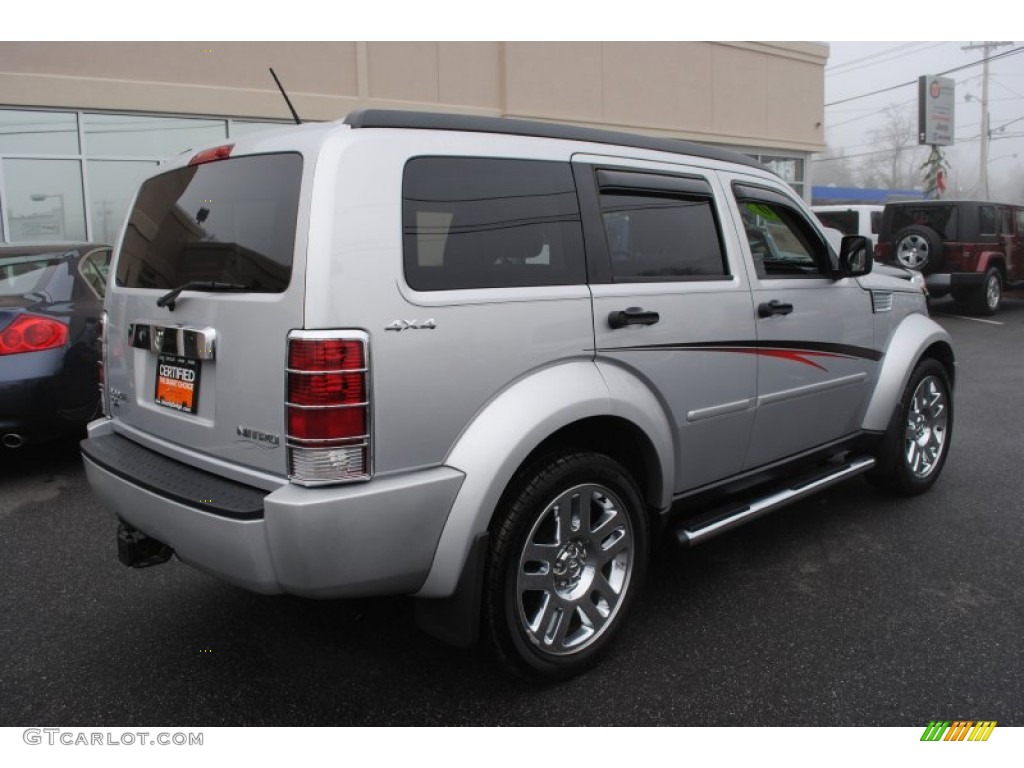 2010 Nitro Heat 4x4 - Bright Silver Metallic / Dark Slate Gray/Light Slate Gray photo #3