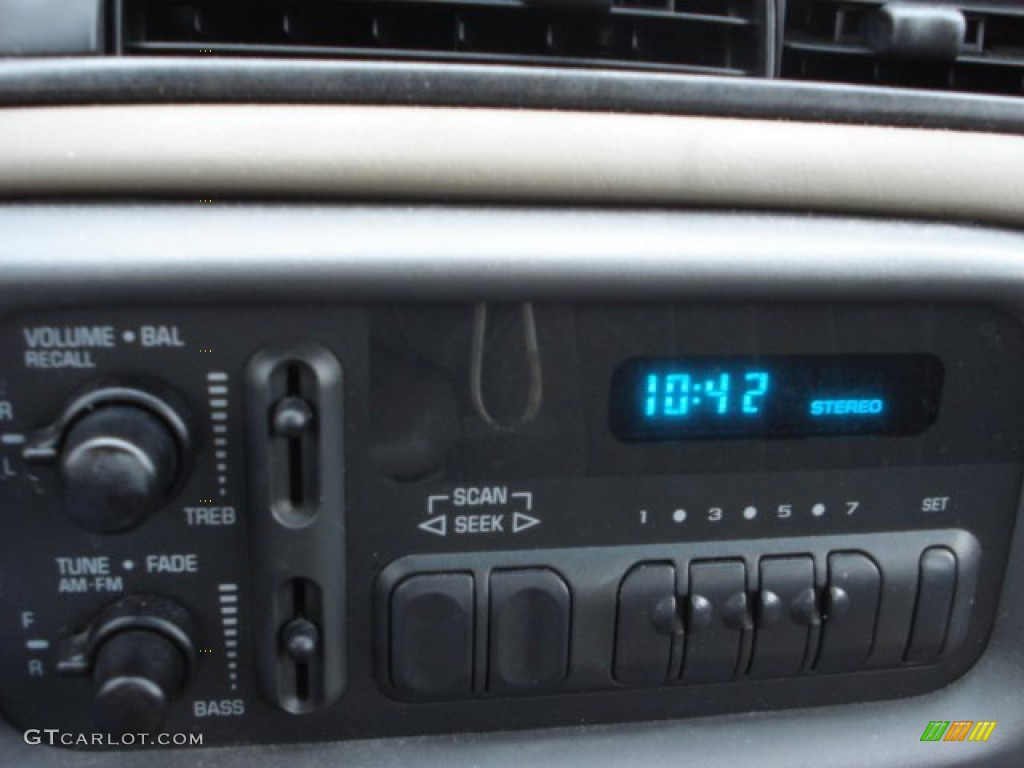 1998 Chevrolet Malibu Sedan Audio System Photos