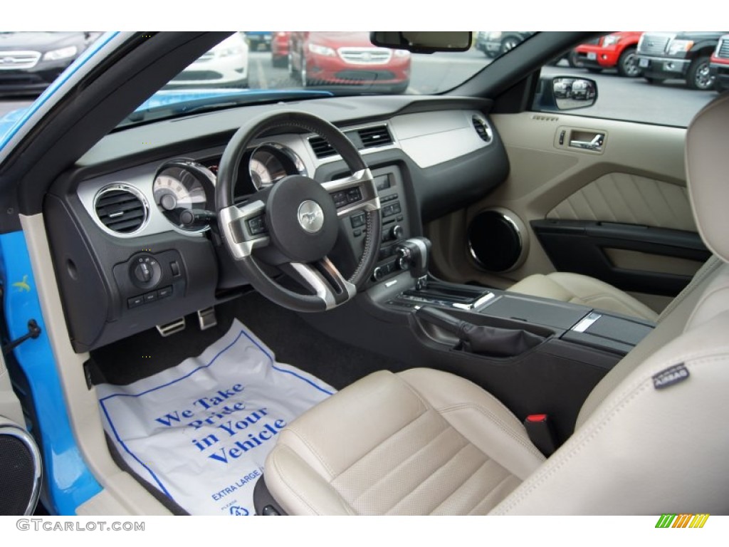 2010 Mustang V6 Premium Convertible - Grabber Blue / Stone photo #20