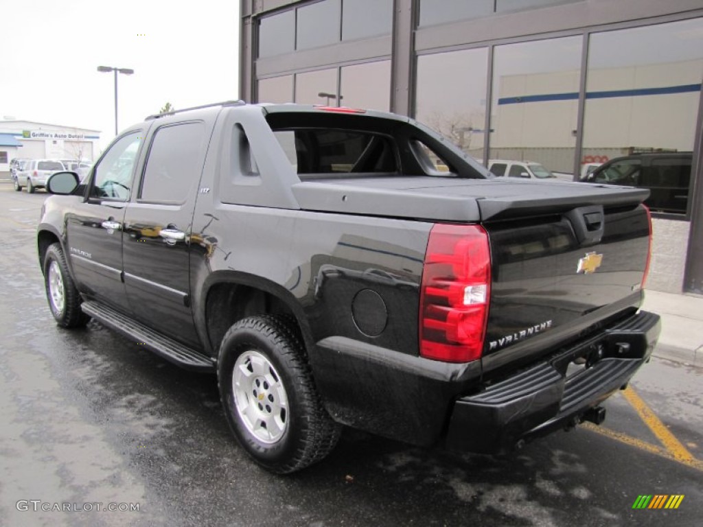 2008 Avalanche LTZ 4x4 - Black / Ebony photo #30