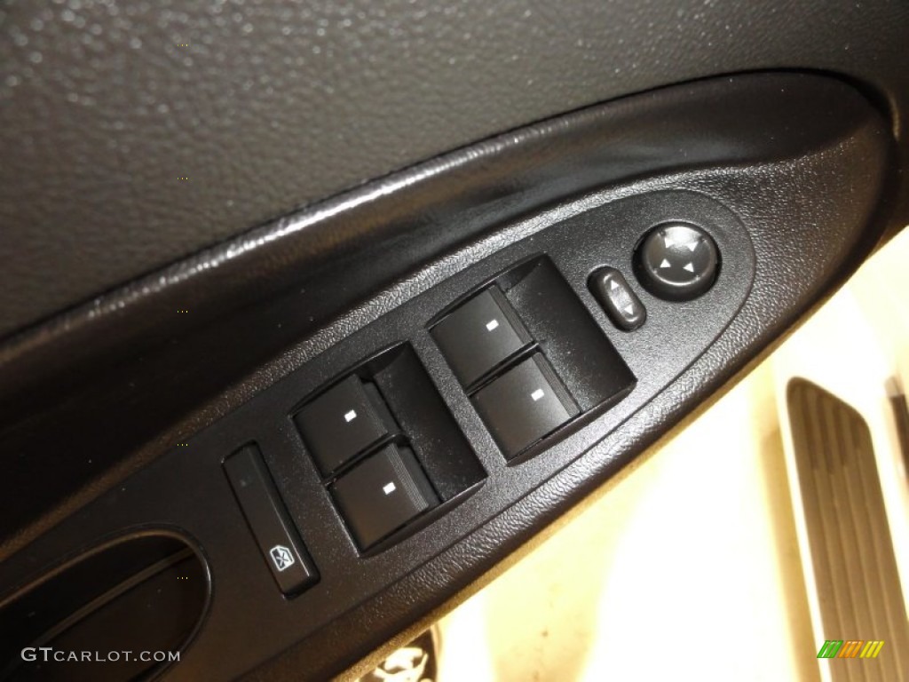 2011 HHR LT - Arctic Ice White / Ebony photo #14
