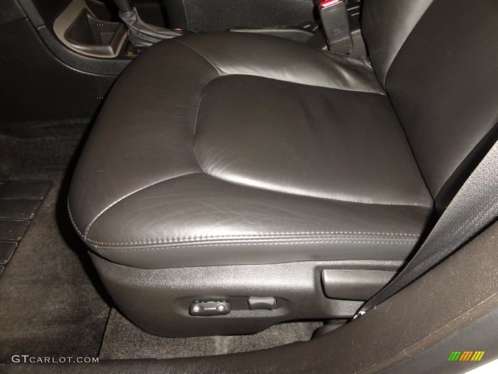 2011 HHR LT - Arctic Ice White / Ebony photo #15