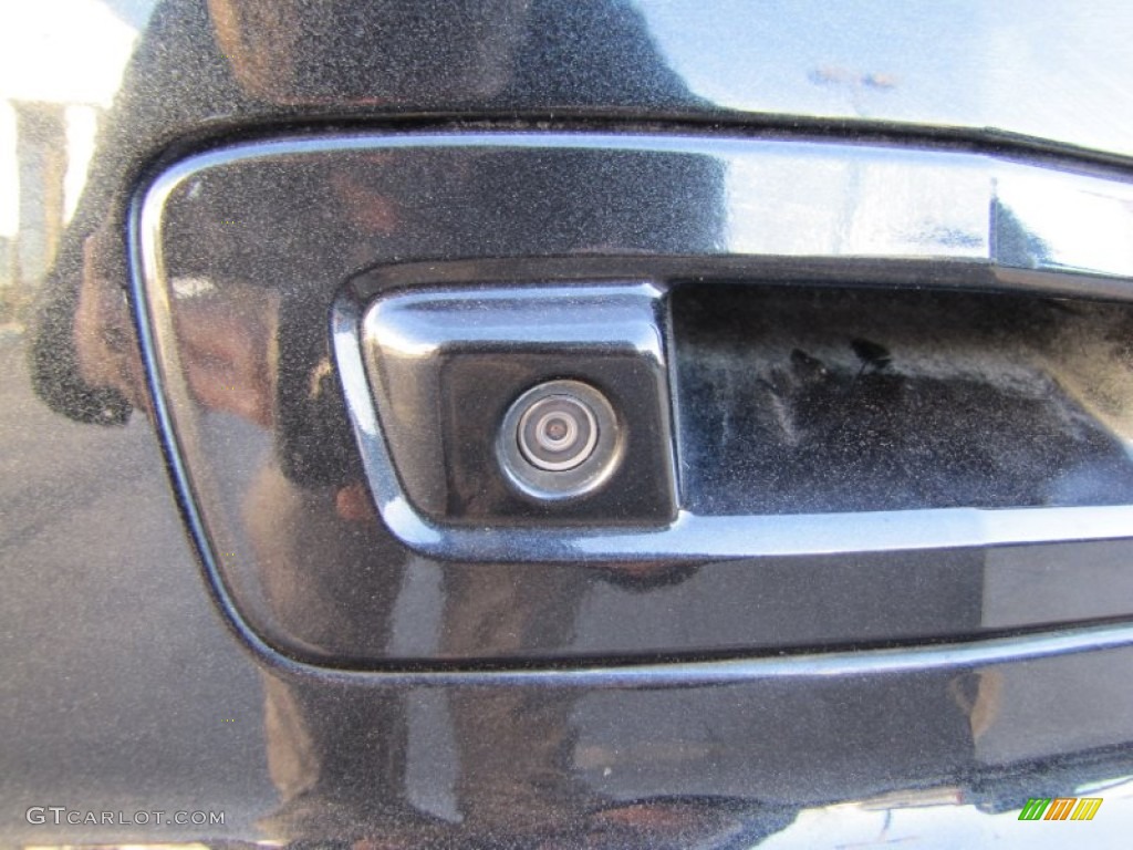 2011 Traverse LTZ AWD - Black Granite Metallic / Light Gray/Ebony photo #33