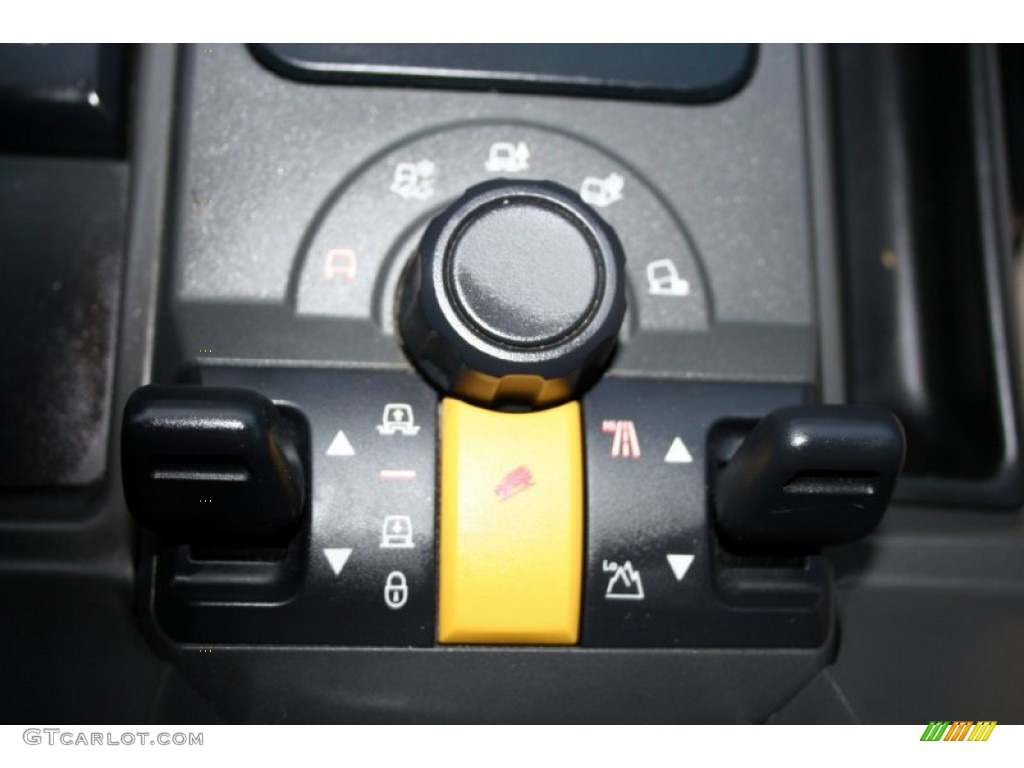 2005 Land Rover LR3 V8 SE Controls Photo #57551432