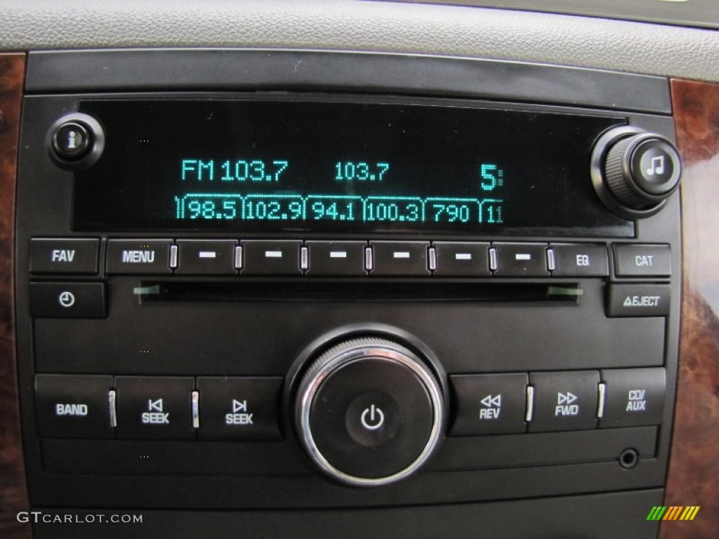 2007 Chevrolet Suburban 1500 LT 4x4 Audio System Photo #57553562